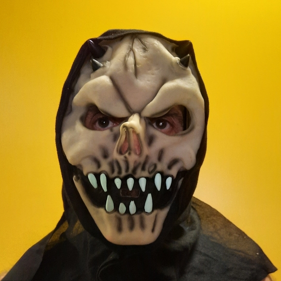 4 horned monster big teeth demon skull with hood - Picture 1 of 3